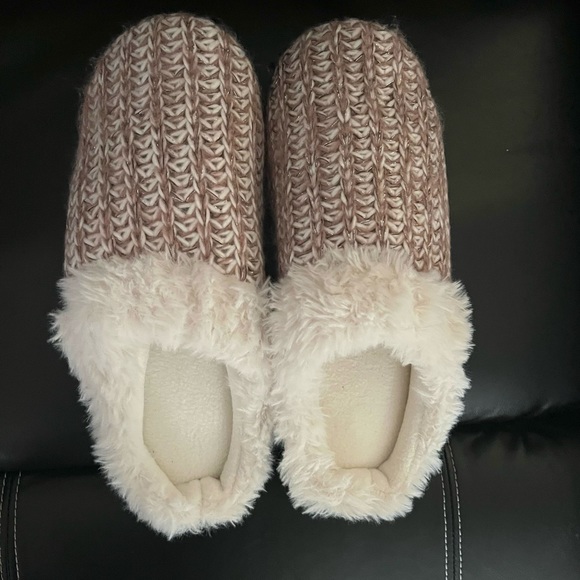 Ladies Isotoner Signature Shoes size XL - Picture 2 of 8